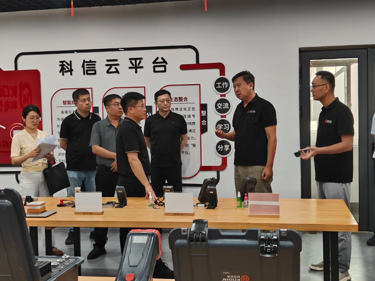 市大數(shù)據(jù)局局長李家亮一行蒞臨科電儀器調(diào)研指導